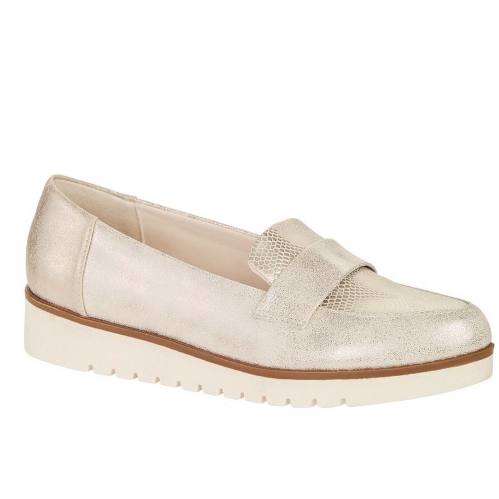 Time & Tru Silver Leather Loafer with White Lug Soles Sz9